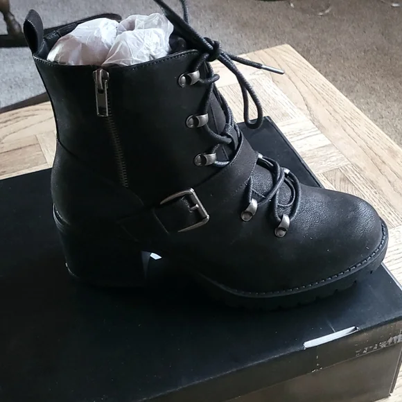 Torrid Brand New pebbled suede buckle booties with side zip size 9 - Picture 3 of 4